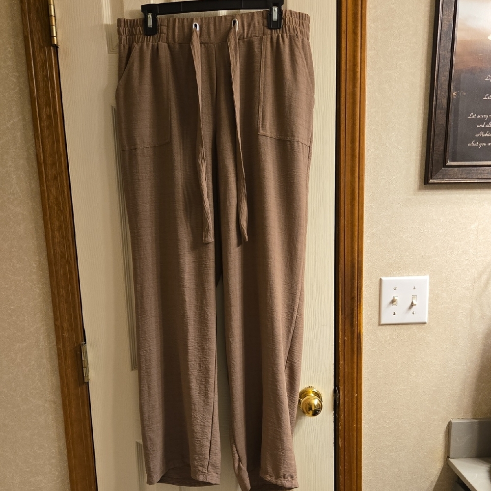 Ladies Retrology Slacks.Taupe In Color & Have Deep Pockets